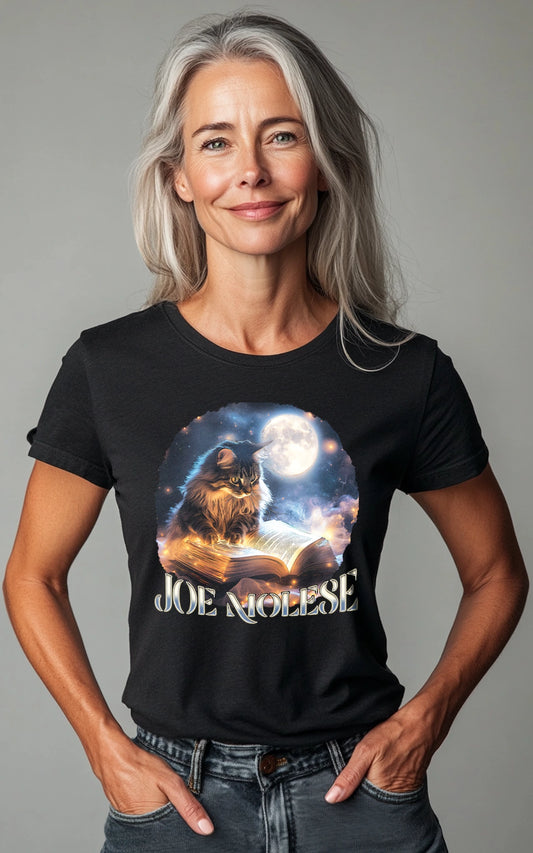 Maine Coon T-Shirt mit magischem Katzen-Design: Lesende Maine Coon